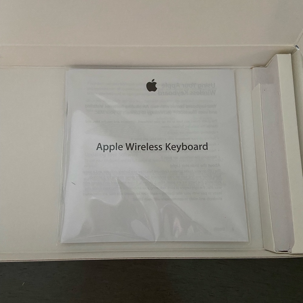 Apple Wireless Keyboard - Picture 5 of 8